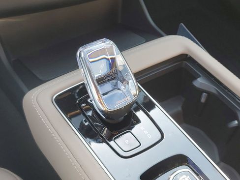 New 2025 Volvo XC90 B5 Plus w/ Protection Package Premier image 11