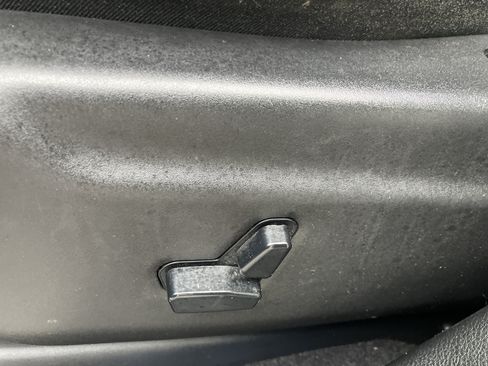 Used 2019 Jeep Grand Cherokee Overland AWD/4WD image 18