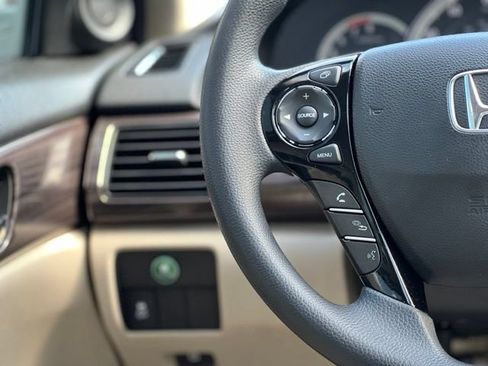 Used 2017 Honda Accord EX image 33