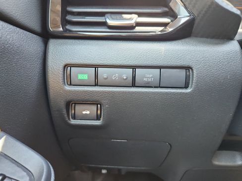 Used 2021 Nissan Sentra SV w/ SV Premium Package FWD image 23