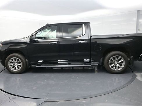 Used 2022 Chevrolet Silverado 1500 High Country w/ Technology Package image 4
