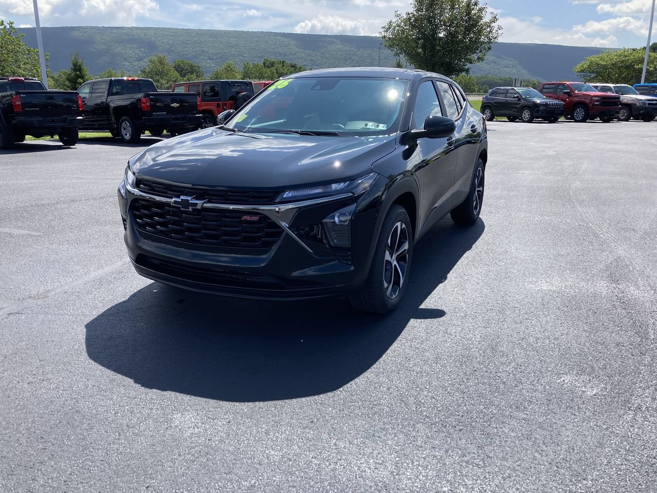 New 2026 Chevrolet Trax RS w/ Sunroof Package FWD image 3