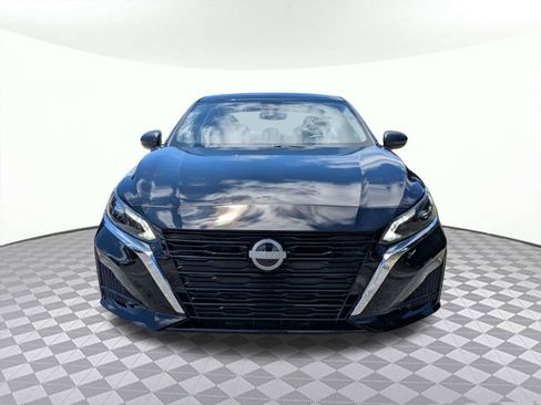 Used 2025 Nissan Altima 2.5 SV FWD image 8