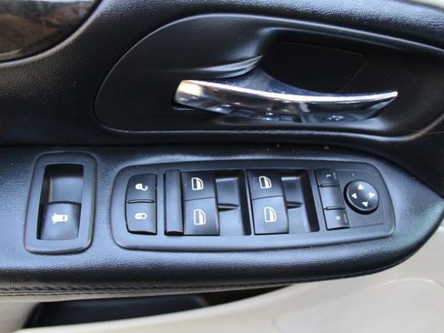 Used 2019 Dodge Grand Caravan SE FWD image 27