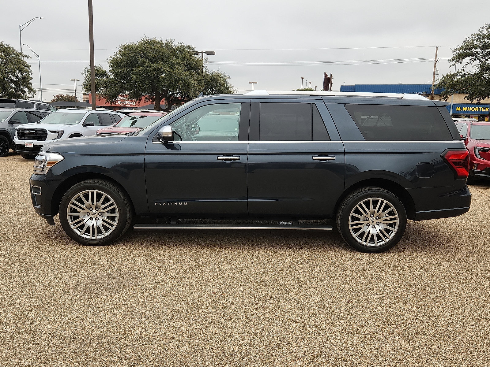 Used 2023 Ford Expedition Max Platinum AWD/4WD image 2