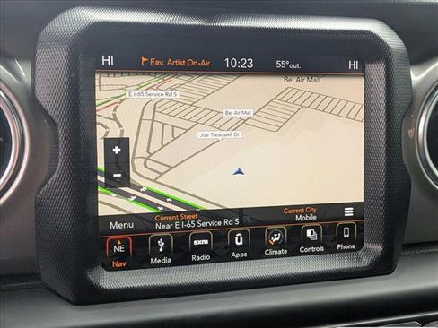 Used 2018 Jeep Wrangler Unlimited Sahara image 14