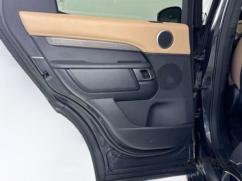 Used 2023 Land Rover Discovery Metropolitan Edition AWD/4WD image 33