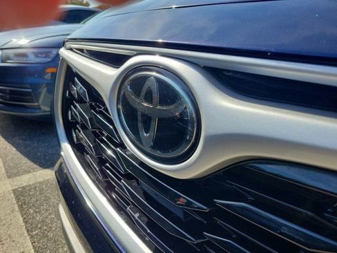 Used 2022 Toyota Highlander XLE image 11