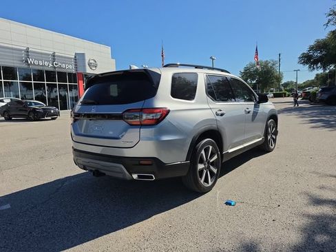Used 2025 Honda Pilot Touring image 8