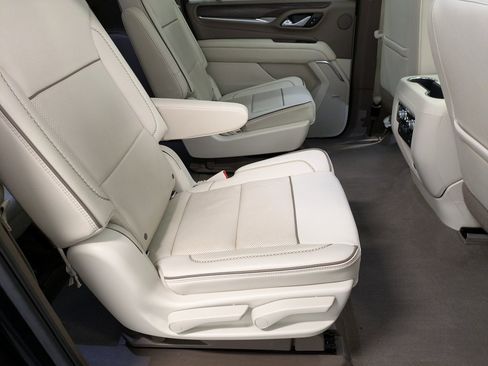 Used 2022 GMC Yukon XL Denali w/ Denali Premium Package image 25