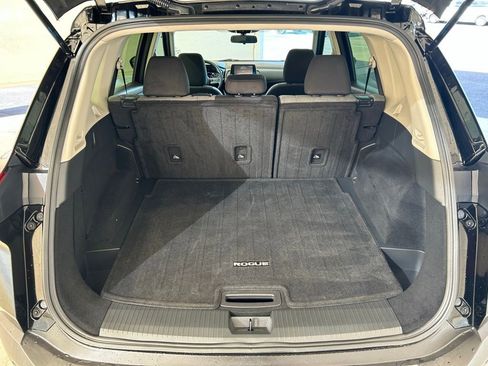 Used 2023 Nissan Rogue SV image 7