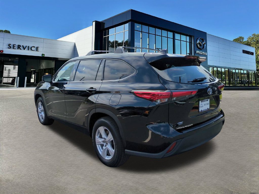 Used 2020 Toyota Highlander LE FWD image 6