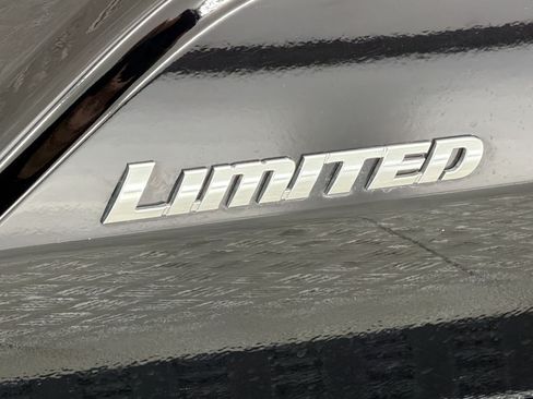 Used 2025 Toyota 4Runner Limited AWD/4WD image 34