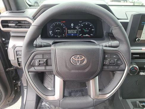 Certified 2025 Toyota Tacoma TRD Off-Road image 17