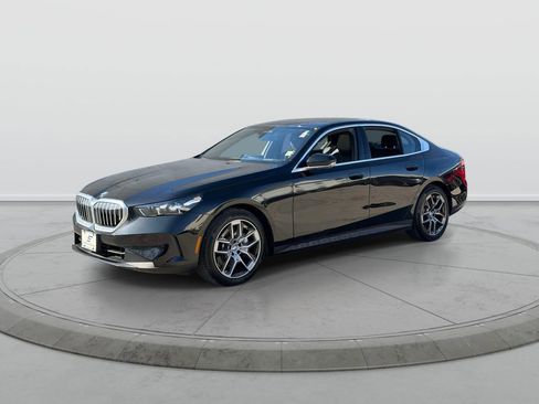 Used 2026 BMW 530i xDrive AWD/4WD image 3
