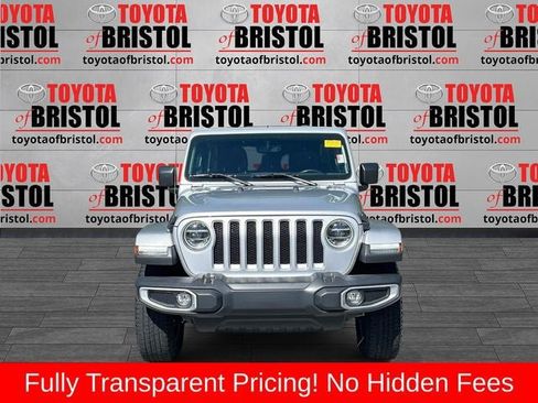Used 2022 Jeep Wrangler Unlimited Sahara w/ LED Lighting Group AWD/4WD image 9
