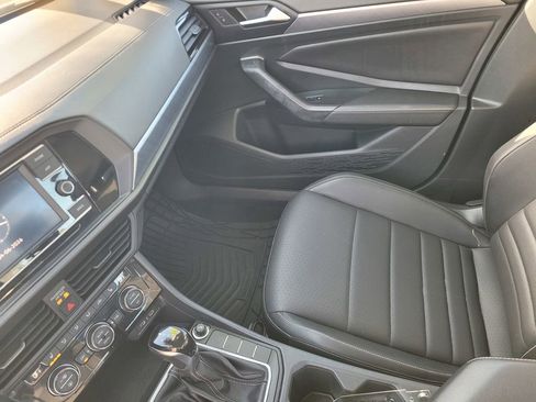 Used 2024 Volkswagen Jetta SE image 12