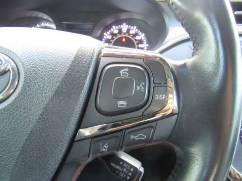 Used 2018 Toyota Avalon Limited image 35