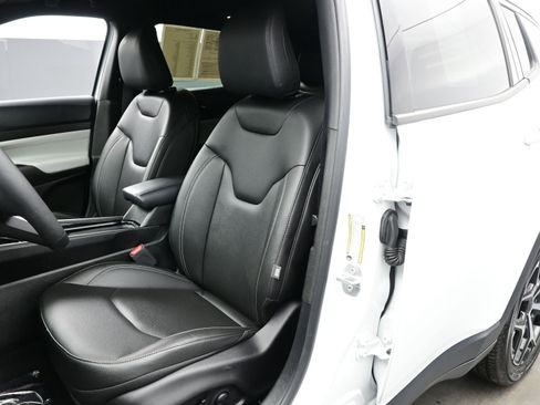 Used 2025 Jeep Compass Limited image 12