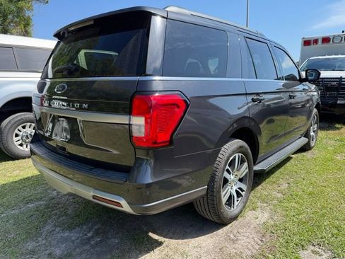 Used 2022 Ford Expedition XLT image 2