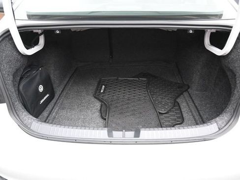 Used 2025 Volkswagen Jetta SEL FWD image 32