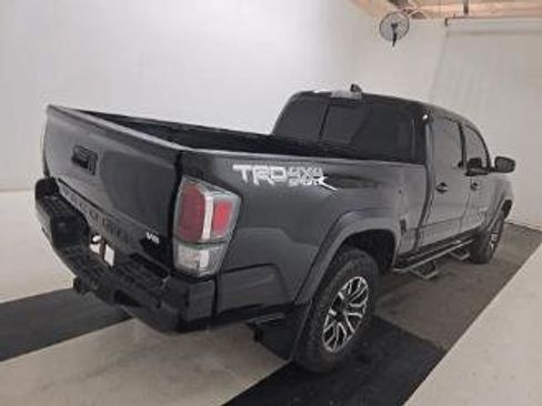 Used 2022 Toyota Tacoma TRD Sport w/ TRD Premium Sport Package AWD/4WD image 6