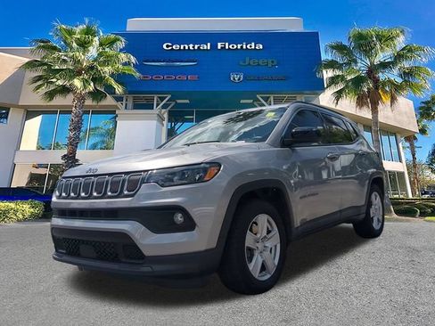 Used 2022 Jeep Compass Latitude w/ Sun and Sound Group FWD image 9