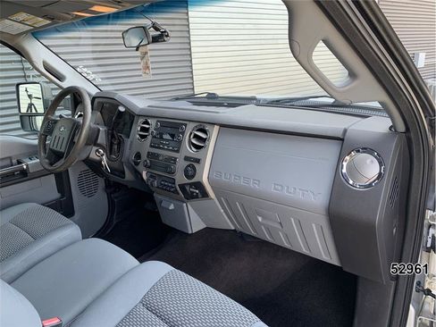 Used 2016 Ford F550 2WD Crew Cab Super Duty w/ XLT Interior Package image 22