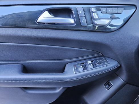 Used 2019 Mercedes-Benz GLE 400 4MATIC image 24