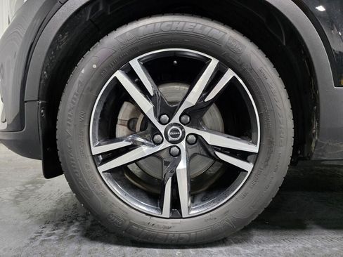 Used 2023 Volvo XC40 B5 Plus AWD/4WD image 5