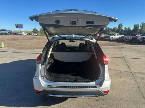 Used 2017 Nissan Rogue SV AWD/4WD image 23