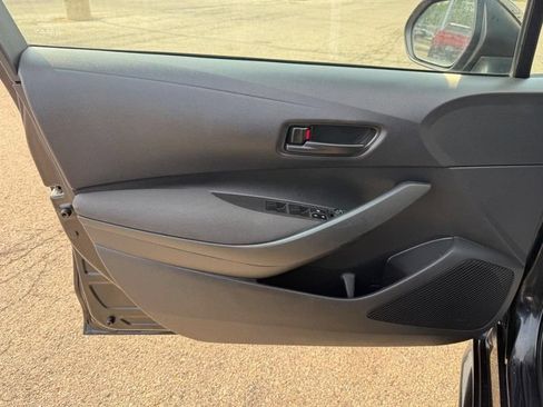 Used 2022 Toyota Corolla LE FWD image 19