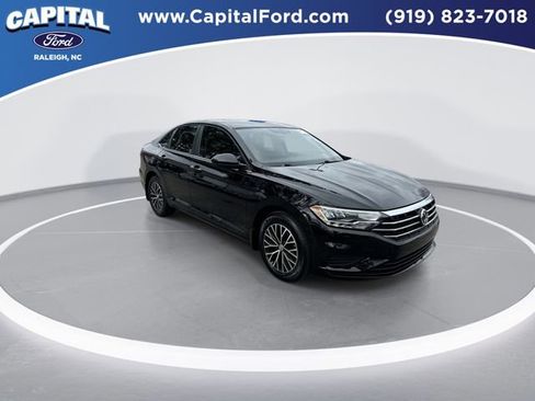 Used 2020 Volkswagen Jetta SE image 2