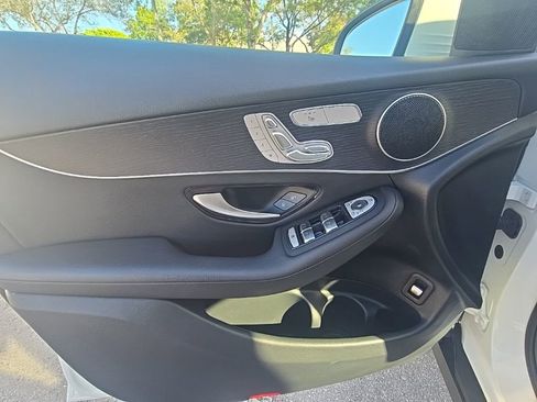 Used 2022 Mercedes-Benz GLC 300 4MATIC w/ Multimedia Package Lite image 22