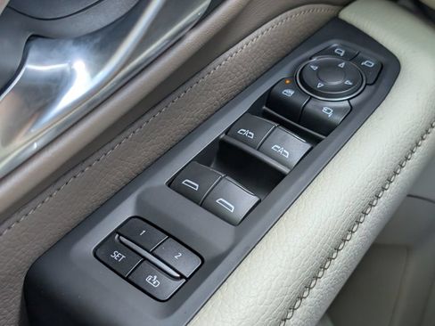 Used 2022 GMC Yukon Denali w/ Denali Premium Package AWD/4WD image 11