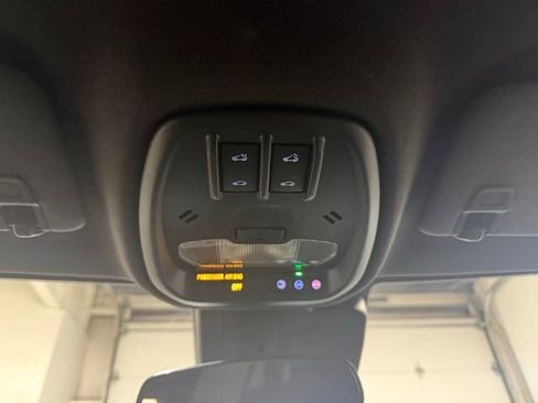 Certified 2024 Chevrolet Trax RS w/ Sunroof Package image 18