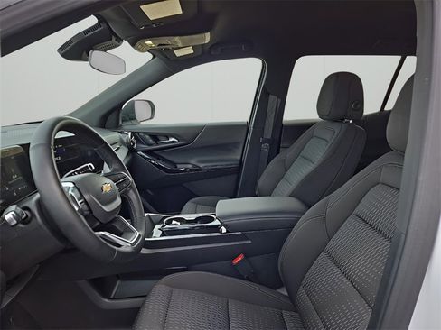 Used 2025 Chevrolet Equinox LT image 9