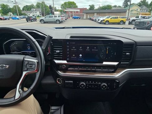 Used 2023 Chevrolet Silverado 1500 RST w/ Z71 Off-Road Package AWD/4WD image 12