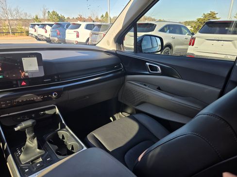 Certified 2025 Kia Carnival LXS image 11