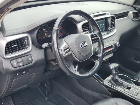 Used 2019 Kia Sorento EX image 2
