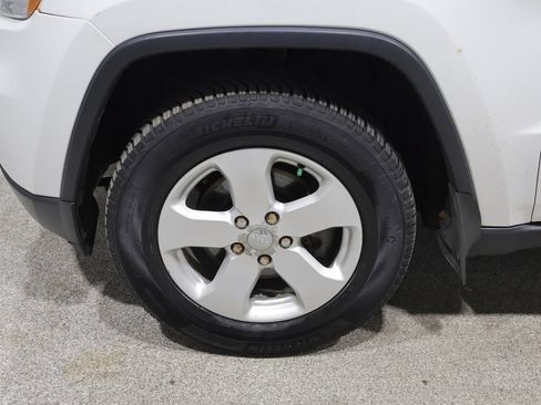 Used 2013 Jeep Grand Cherokee Laredo AWD/4WD image 8