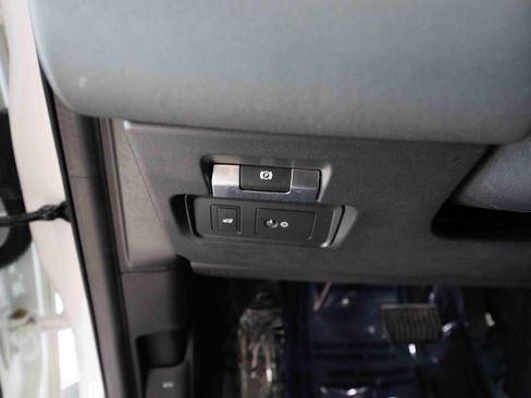 Used 2020 Land Rover Discovery Sport SE AWD/4WD image 11