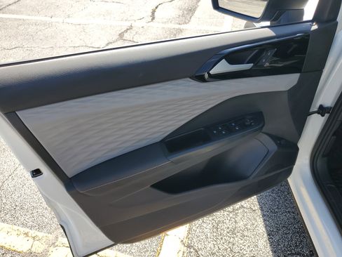 Used 2024 Volkswagen Taos S image 11