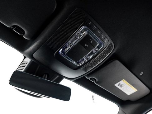 Used 2023 Mercedes-Benz EQB 300 4MATIC image 29