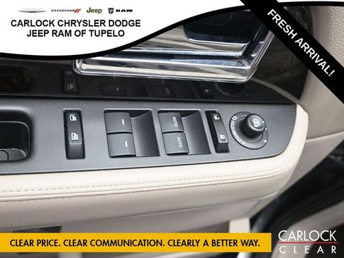 Used 2017 Lincoln Navigator Select image 14