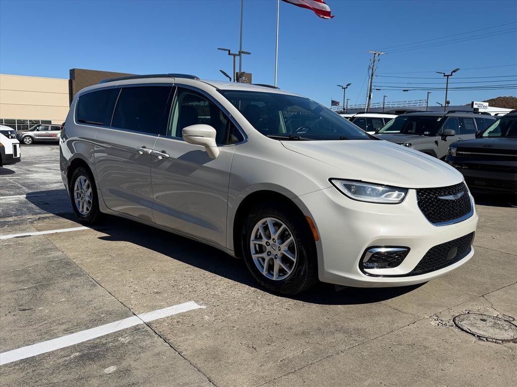 Used 2021 Chrysler Pacifica Touring-L FWD image 5