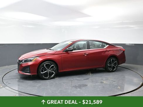 Used 2024 Nissan Altima 2.5 SR image 10