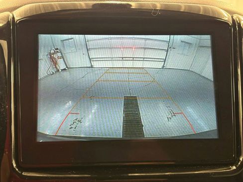 Used 2019 Chevrolet Traverse LT FWD image 46
