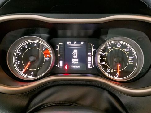 Used 2016 Jeep Cherokee 75th Anniversary FWD image 15