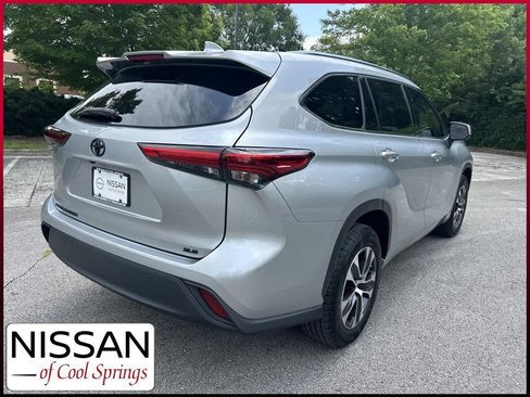 Used 2021 Toyota Highlander XLE FWD image 7